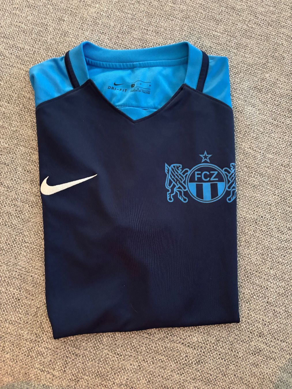 Nike Canottiere & Pantaloni: FCZ Fussballshirt Grösse M – Usato da Bülach venduto da bjoernbenny 6