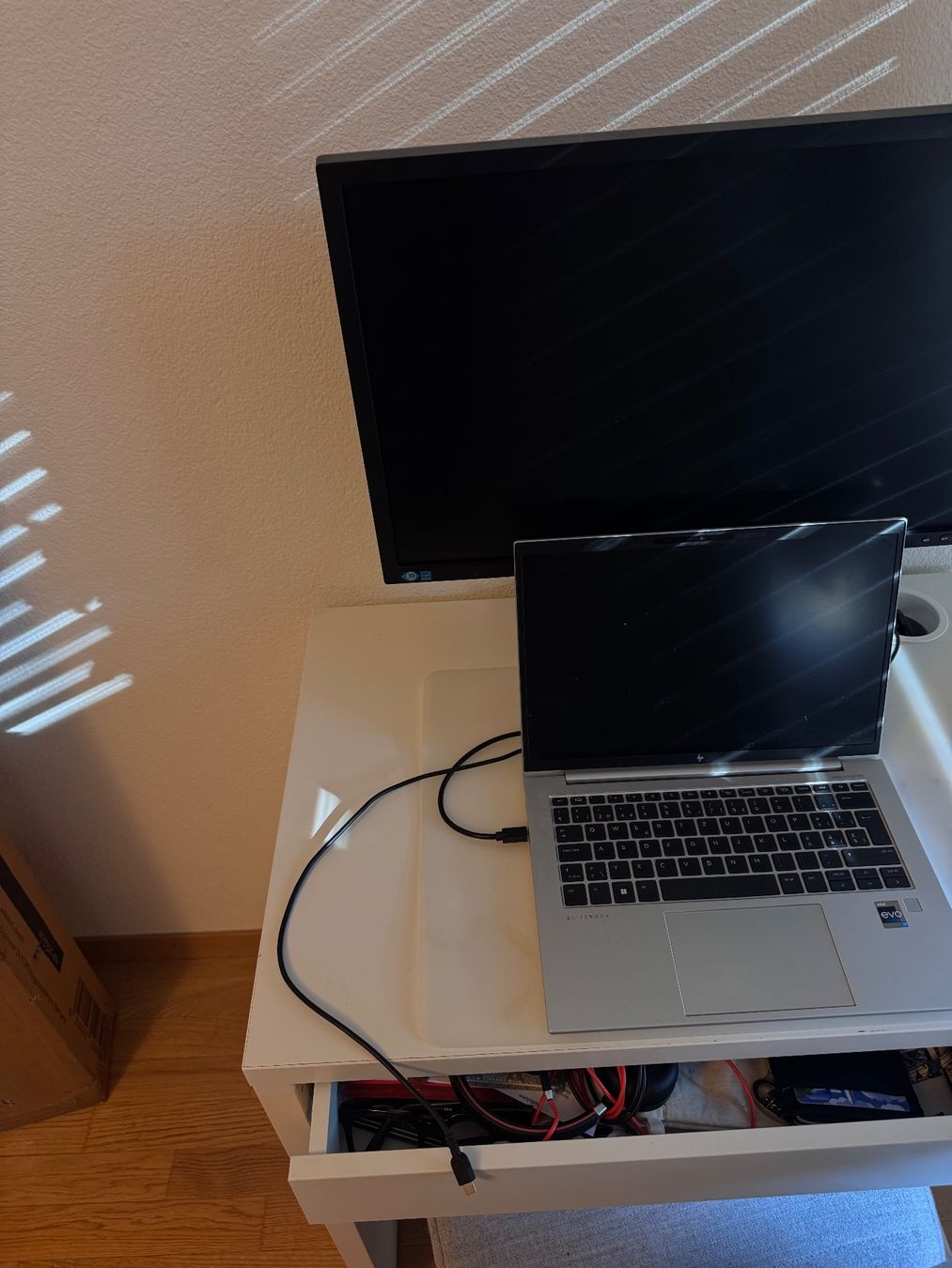Scrivanie: IKEA MICKE – Usato da Küsnacht ZH venduto da pxntsr 2