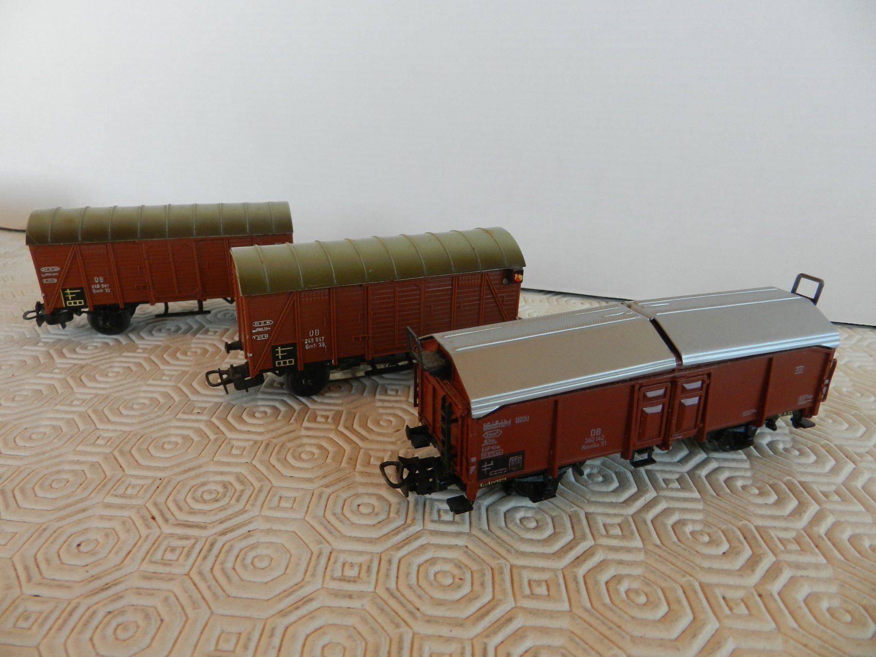 Märklin Modelleisenbahnen: Märklin gedeckte Güterwagen 3 St – Gebraucht aus Arzier-Le Muids von elocin83