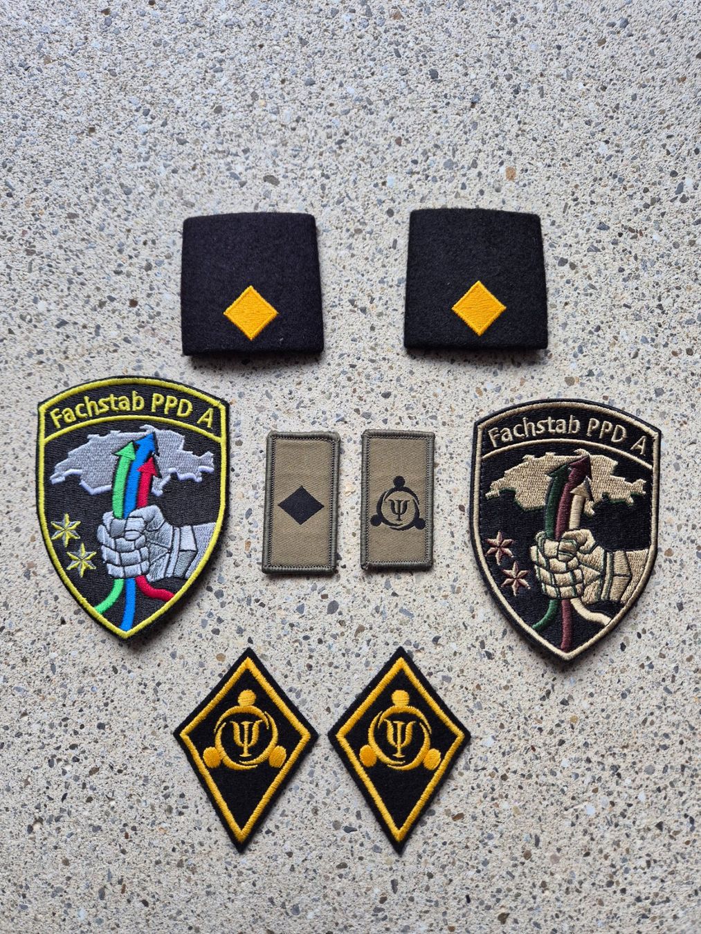 Schweizer Armee Placchette & Badge: *** Abzeichen Set Fachstab PPD A *** – Nuovo e nell'imballaggio originale da Riedholz venduto da fr_sIruP