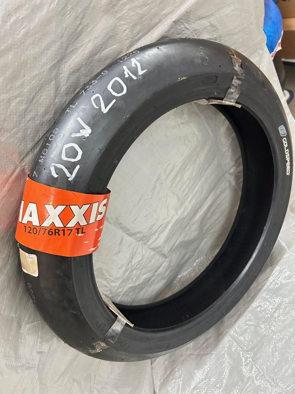 Maxxis Pneus & Kompletträder: Pneu Maxxis 120/76 R17 – Gebraucht aus Bättwil von paul74 1