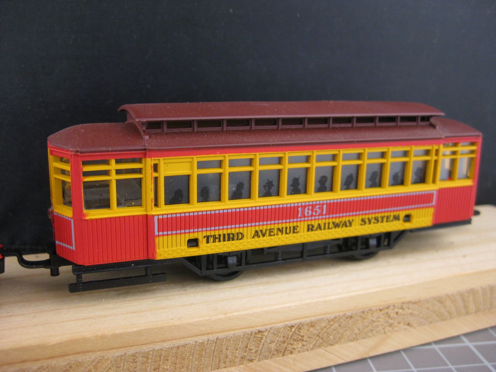 Mehano Modelleisenbahnen: Mehano Tram mit Anhänger – Gebraucht aus Malters von Marosko 2