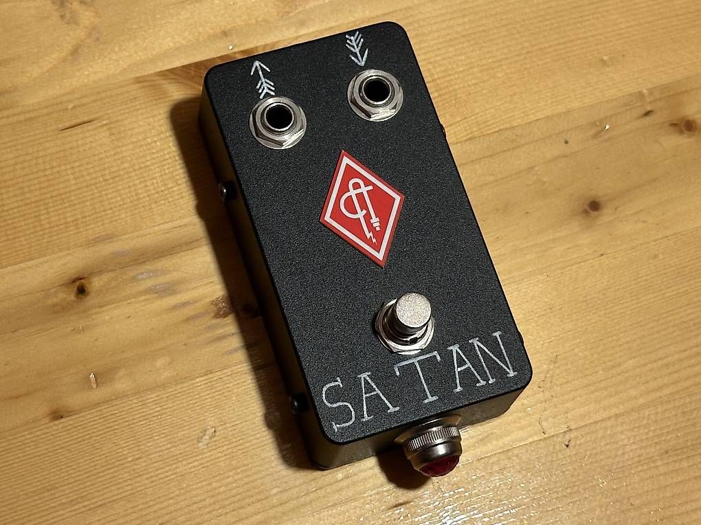 Strumenti musicali: SUPER RARE Acouphonic Satan Fuzz – Usato da Genève venduto da Khrys