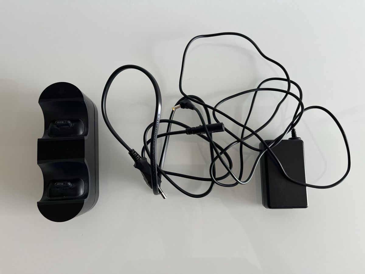 Sony Adapter & Kabel: Ladestation Controller / Playstation 4 – Neu (gemäss Beschreibung) aus Volketswil von asc_yp5h