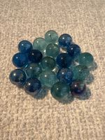 Billes en verre bleues et vertes lot de 19 pièces