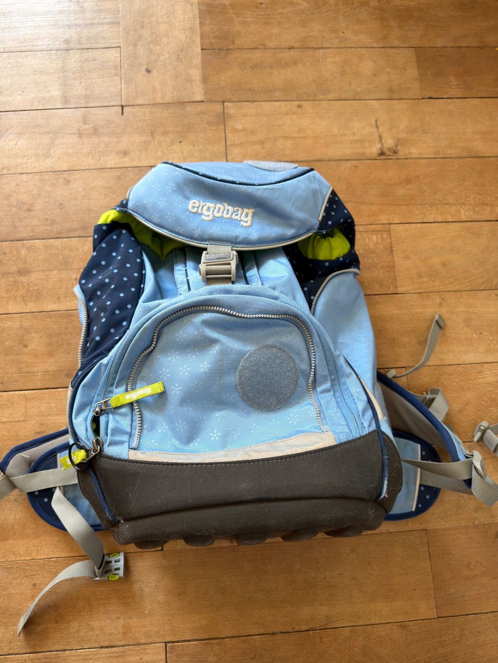 Ergobag Kindertaschen: Schulrucksack Ergobag hellblau Punkte guter Zustand – Gebraucht aus Herzogenbuchsee von sika13
