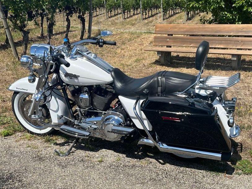 Harley-Davidson Touring: Harley Davidson FLHRC – Usato da Schaffhausen venduto da MotoSH
