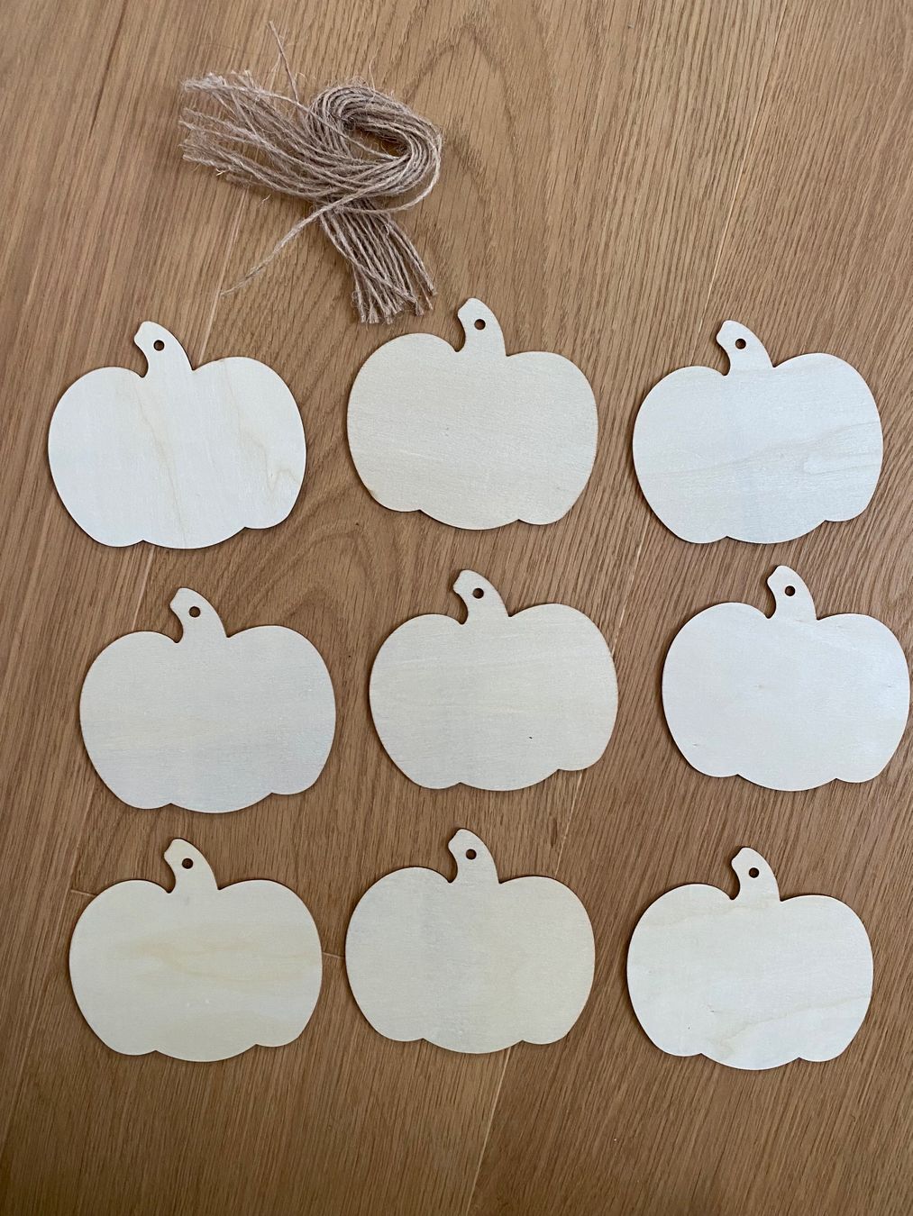 Tutte le decorazioni: 9x Blanko Kürbis- (oder Apfel-?)Form aus dünnem Holz – Nuovo (secondo la descrizione) da Trachslau venduto da M_Schmid81