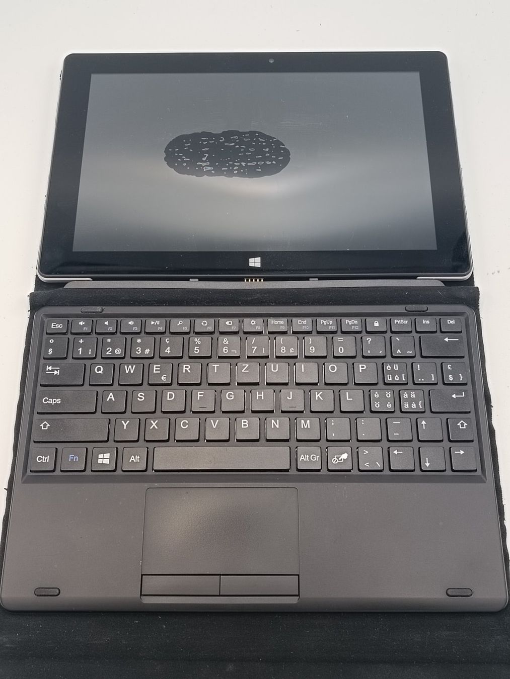 Trekstor Tablet PC: Trekstor Surftab Wintron 10.1 – Defekt aus Schlieren von 2nd-Life