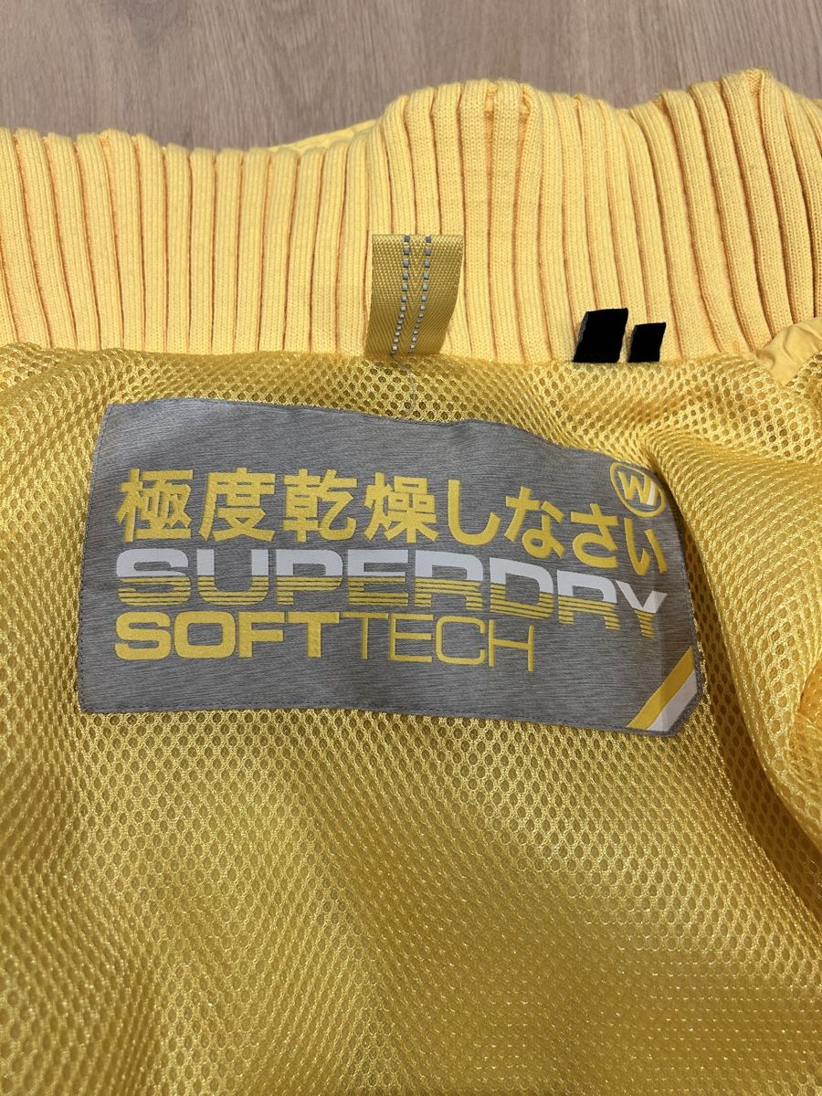 Superdry Giacche: Winterjacke Superdry gelb mit Kapuze – Nuovo (secondo la descrizione) da Hägglingen venduto da anm_75jg 3