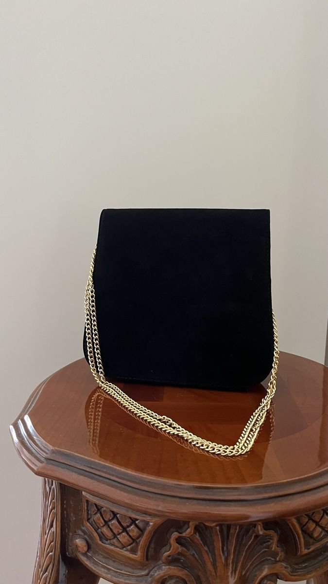 Borse da donna: Borsa a tracolla nera scamosciata con catena dorata – Usato da Lugano venduto da yul_fhg2 2
