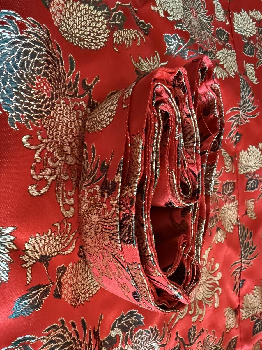 Kimono: Roter Kimono aus Japan mit Blumenmuster – Usato da Neuhausen venduto da DELY 6