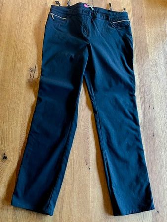 Schwarze Strechthose