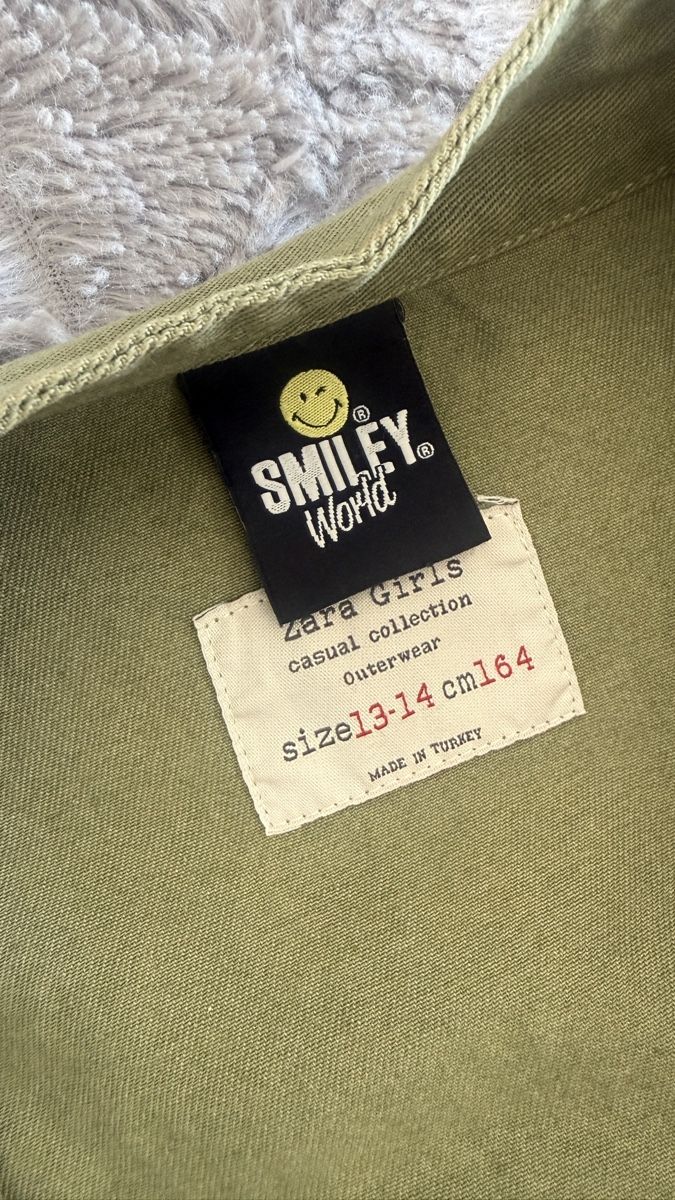 Zara Jacken: Green jacket with patches acceptable condition – Gebraucht aus Chur von asa_25fn 6