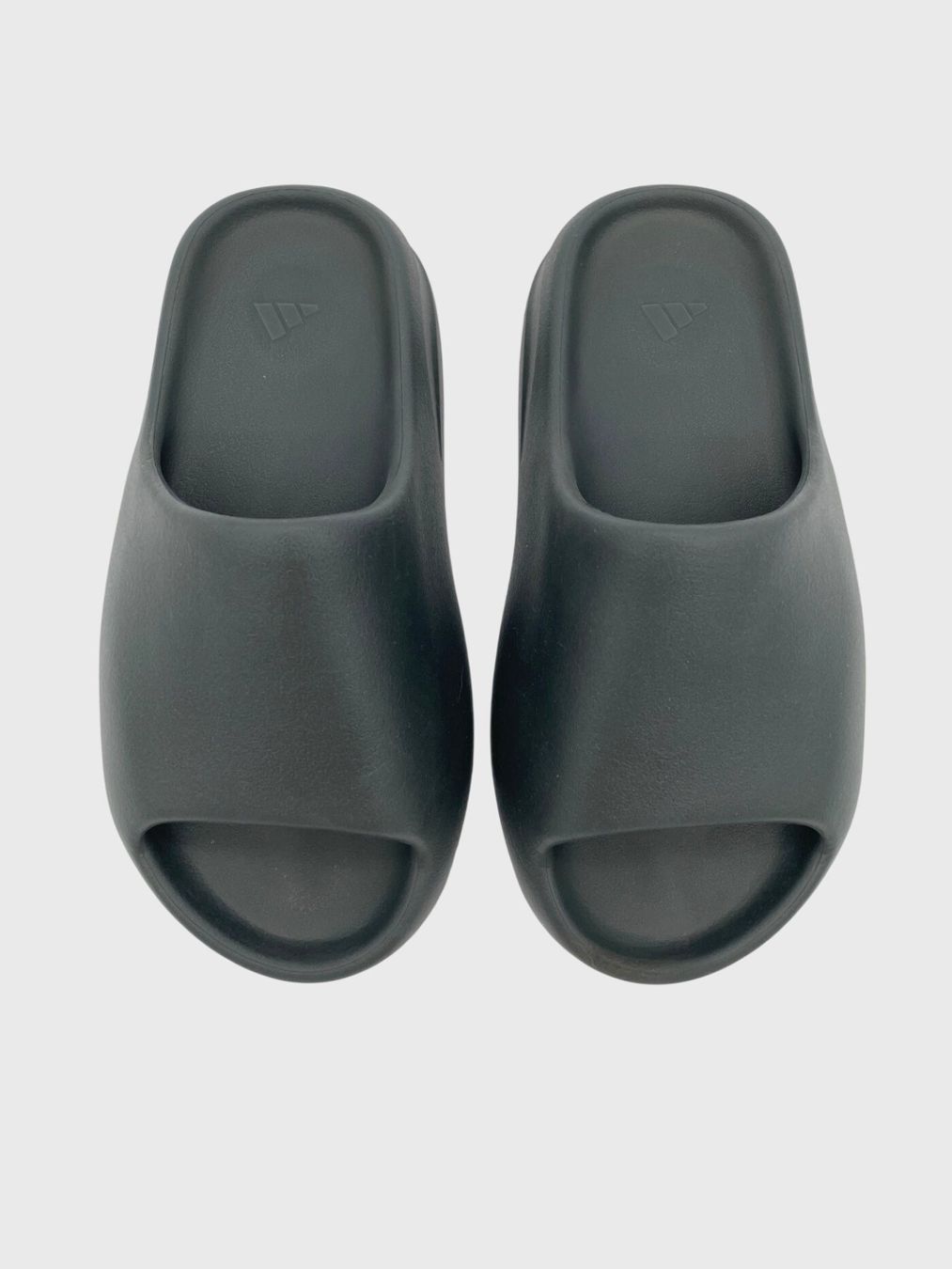 Adidas Damenschuhe: Adidas Yeezy Slide Onyx Mule EU 35 Grau – Neu (gemäss Beschreibung) aus Zürich von shoe_shop 4