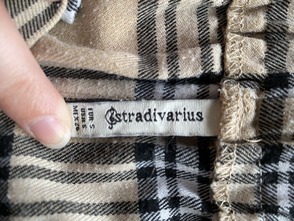 Stradivarius Pantaloni: Short Stradivarius carreaux beige taille S – Usato da Aigle venduto da Celina28 3