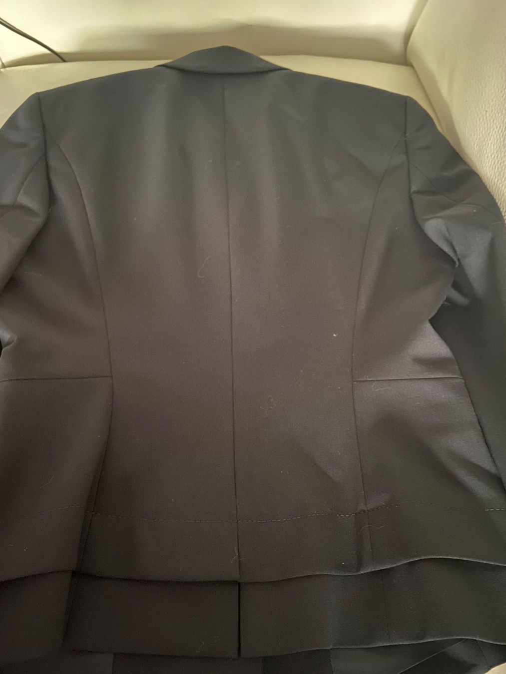 Hugo Boss Completi & Tailleur: Kostüm von Boss aus Schurwolle – Nuovo (secondo la descrizione) da Unterengstringen venduto da bar_rh5f 5
