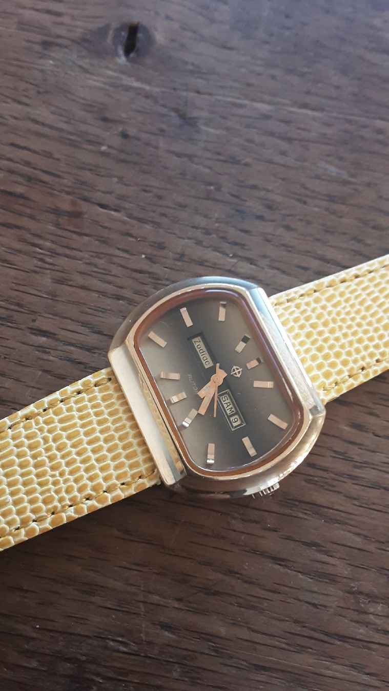 Swiss Orologi: Belle montre vintage  – Usato da Neuchâtel venduto da wyl_zxp8 5