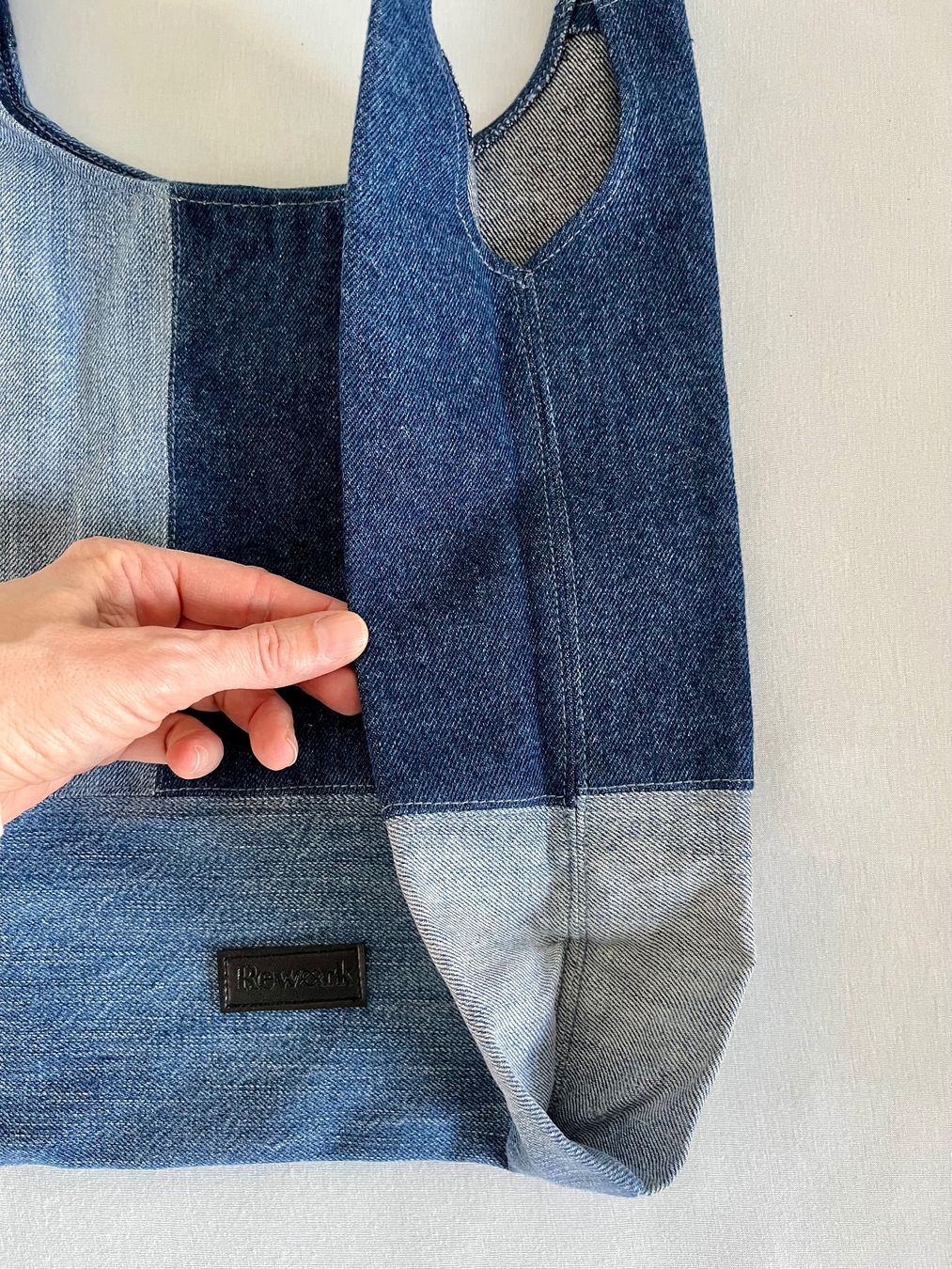 Borse da donna: Sac en jean REWORK – Nuovo e nell'imballaggio originale da Le Crêt-p-Semsales venduto da staglione69 3