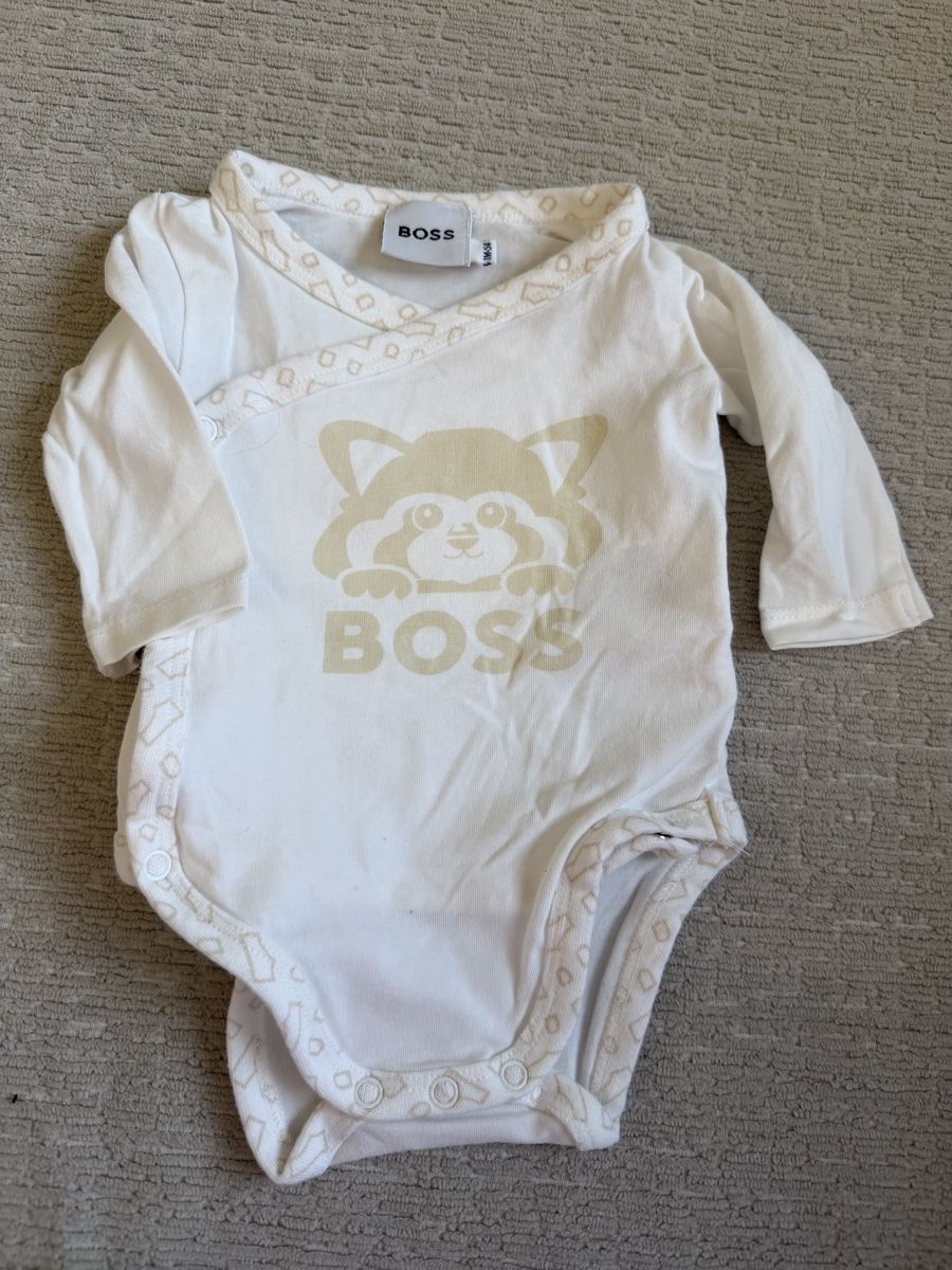 Hugo Boss Kleiderpakete & -sets: Newborn Set von Boss – Gebraucht aus Altendorf von Carcoura 2