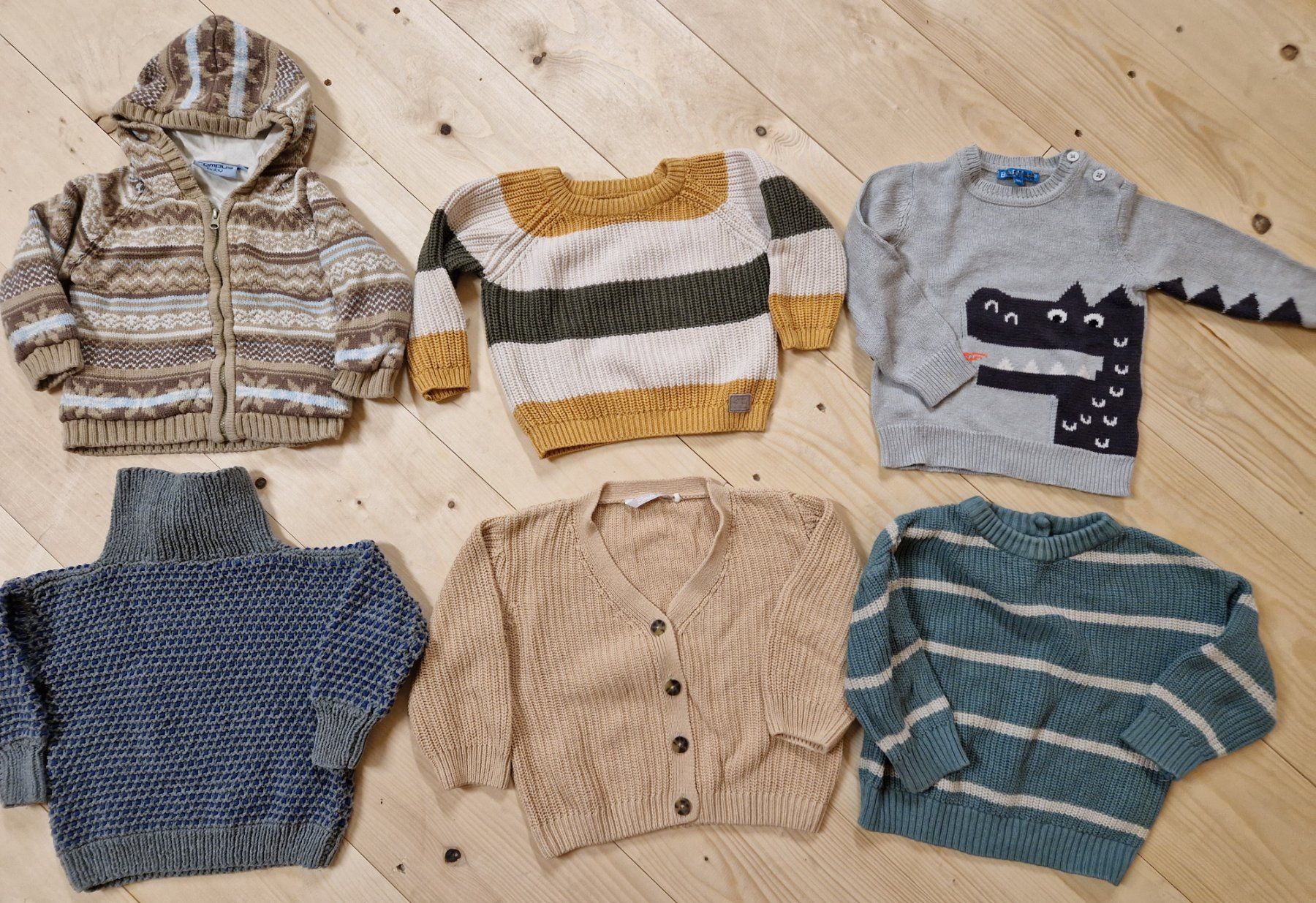 Lotti & Set di vestiti: 6 Strick-Pullover/Jäckchen, Grösse 80 – Usato da Dreien venduto da vaniih93