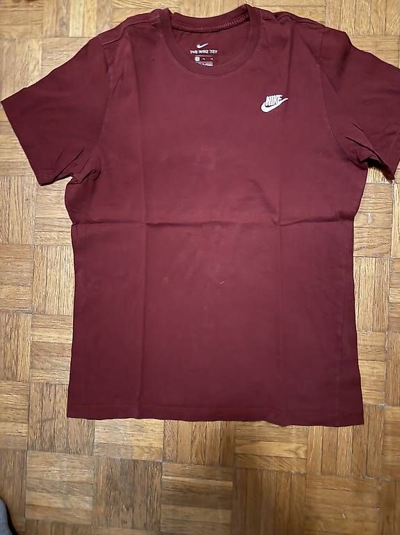 T-shirt: T-shirt Nike rouge  – Usato da Morges venduto da bir_9rsr 1