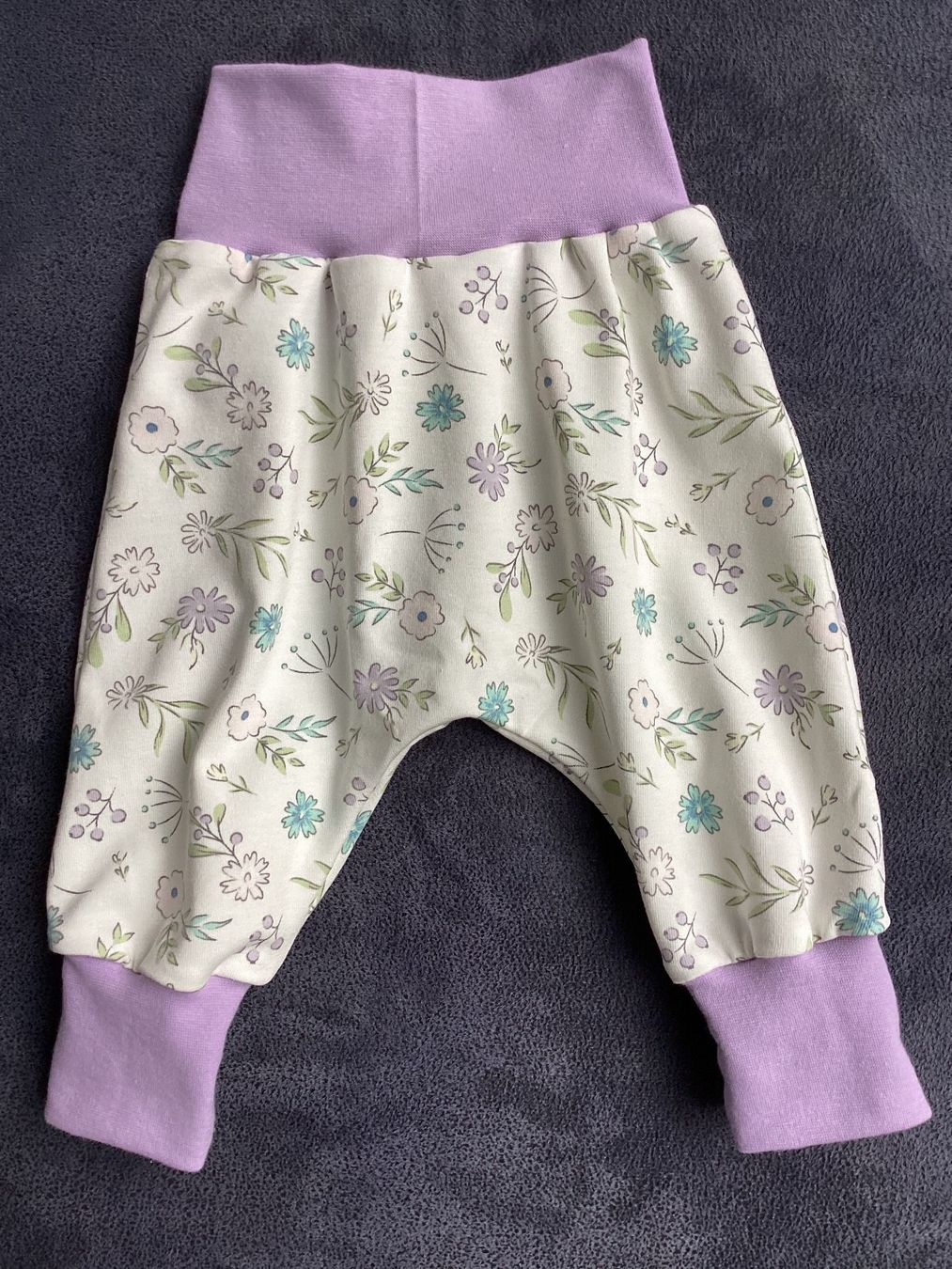 Pantaloni: NEUE Pumphose, feine Blüemli 56/62 – Nuovo (secondo la descrizione) da Adliswil venduto da Bolline