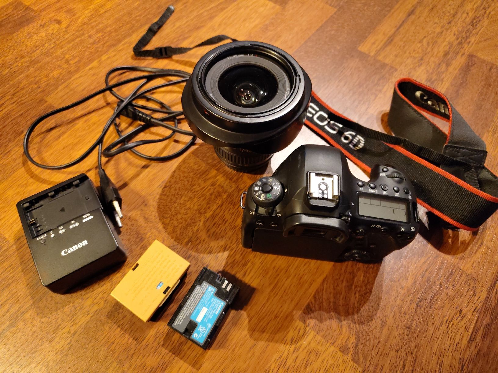 Canon Fotocamera: Canon EOS 6D Mark II with 17-40mm Lens – Usato da Netstal venduto da mrglbrt 3