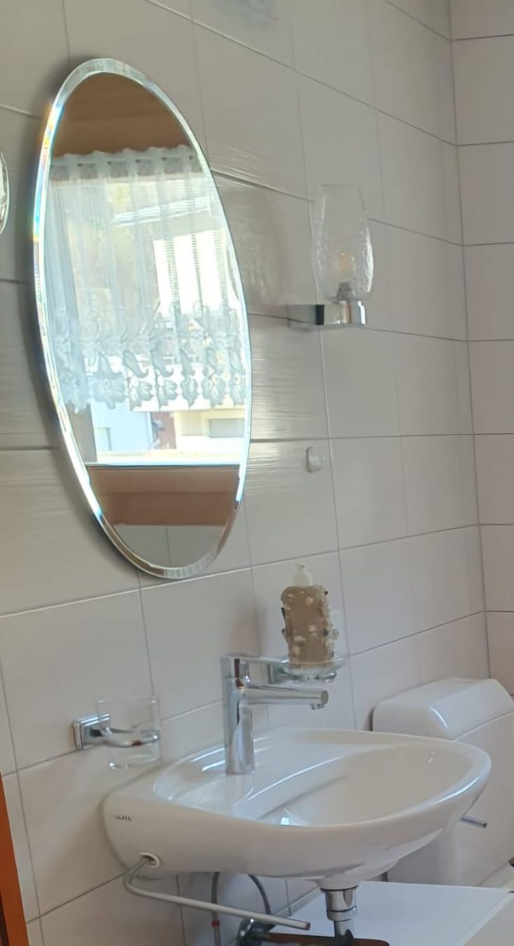 Laufen Lavabi & lavandini: Lavabo mit Spiegel und Leuchten – Usato da Giswil venduto da Askan59