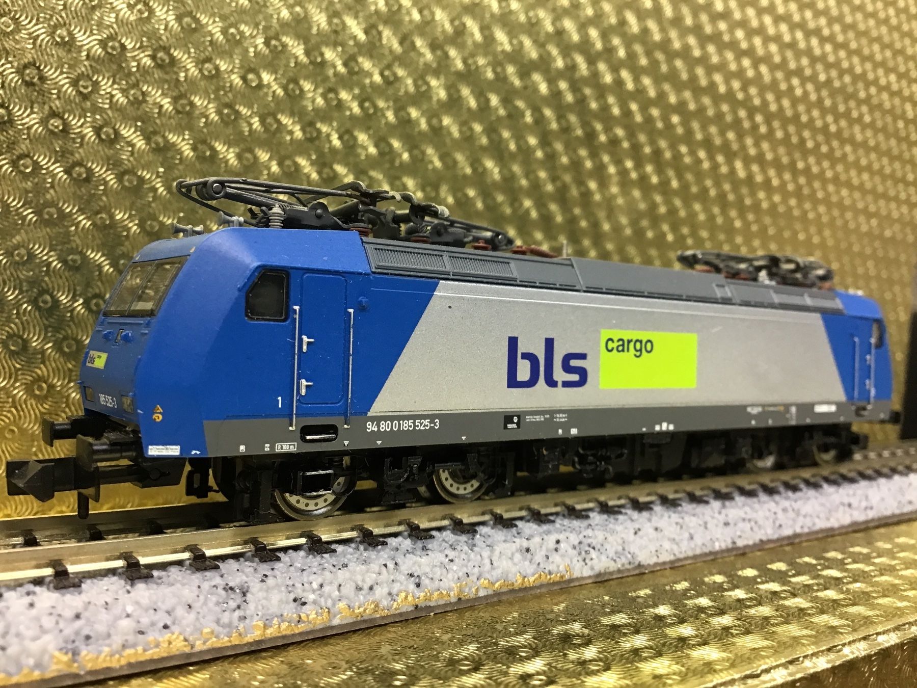 Fleischmann Modellini di ferrovie: BLS Cargo Vectron 186 525-1 FLEISCHMANN N DIGITALISIERT – Usato da Männedorf venduto da Modellbau-wyss