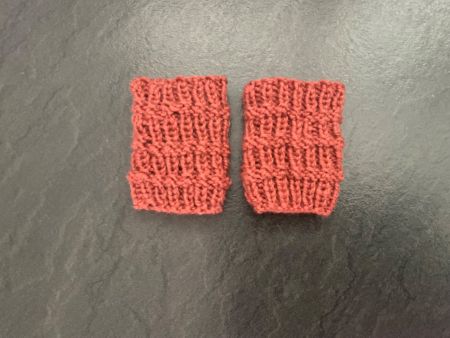 Handgestrickte Kinder-Pulswärmer Amedisli Rostrot
