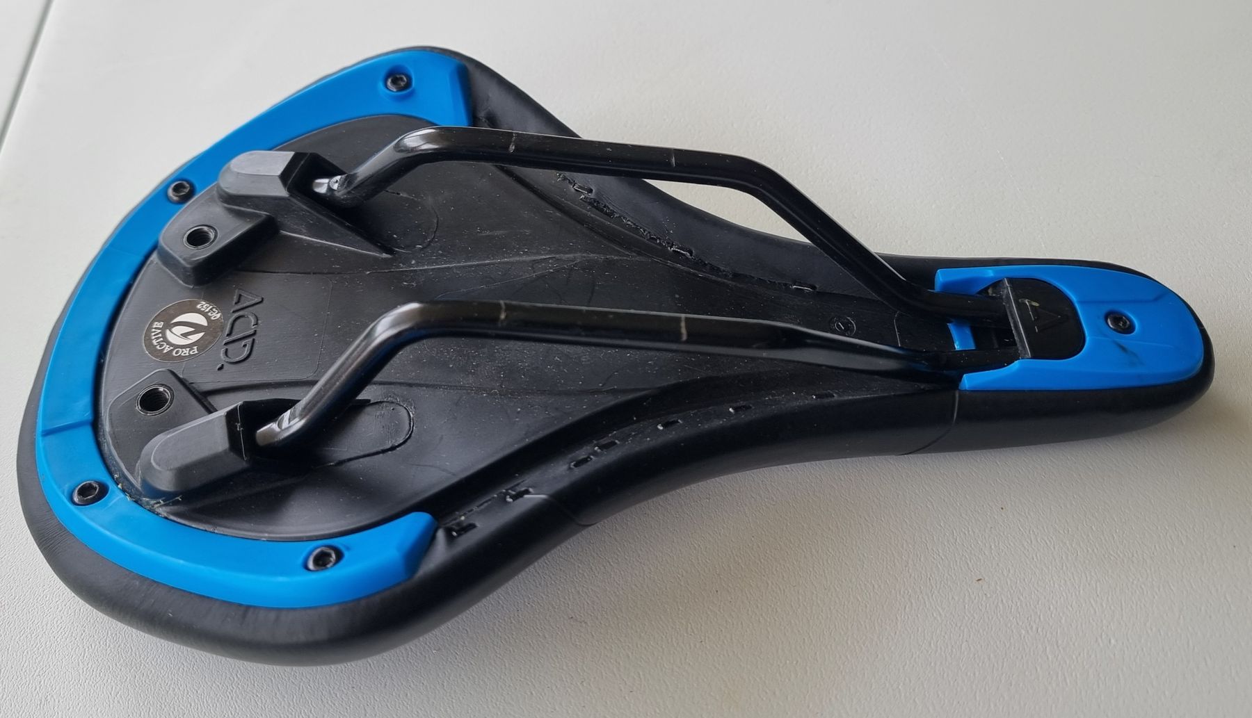Pezzi di ricambio: Sella bicicletta VENEC nera  – Usato da Altdorf UR venduto da Adeleiro 2