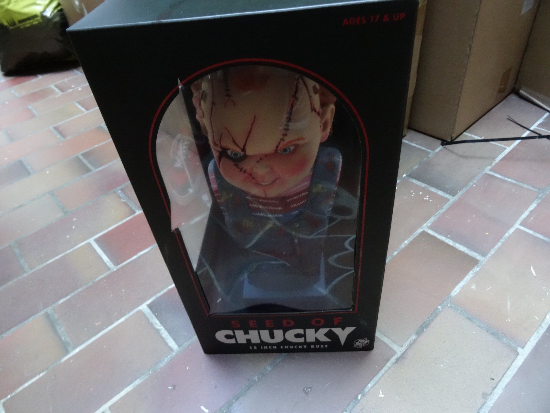 Figuren: Chuckys Baby Büste Chucky 38 cm – Neu und originalverpackt aus Olten von Disc-Ausverkauf