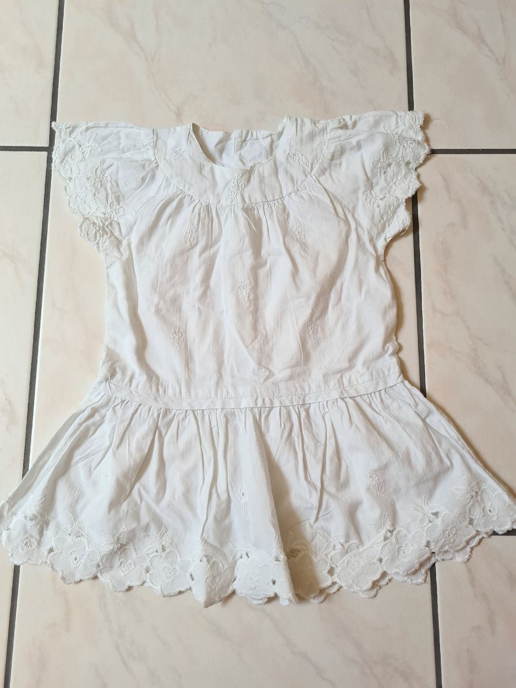 Vestiti & Gonne: Weisses Mädchenkleid Grösse 90 – Usato da Ebikon venduto da Songbird85