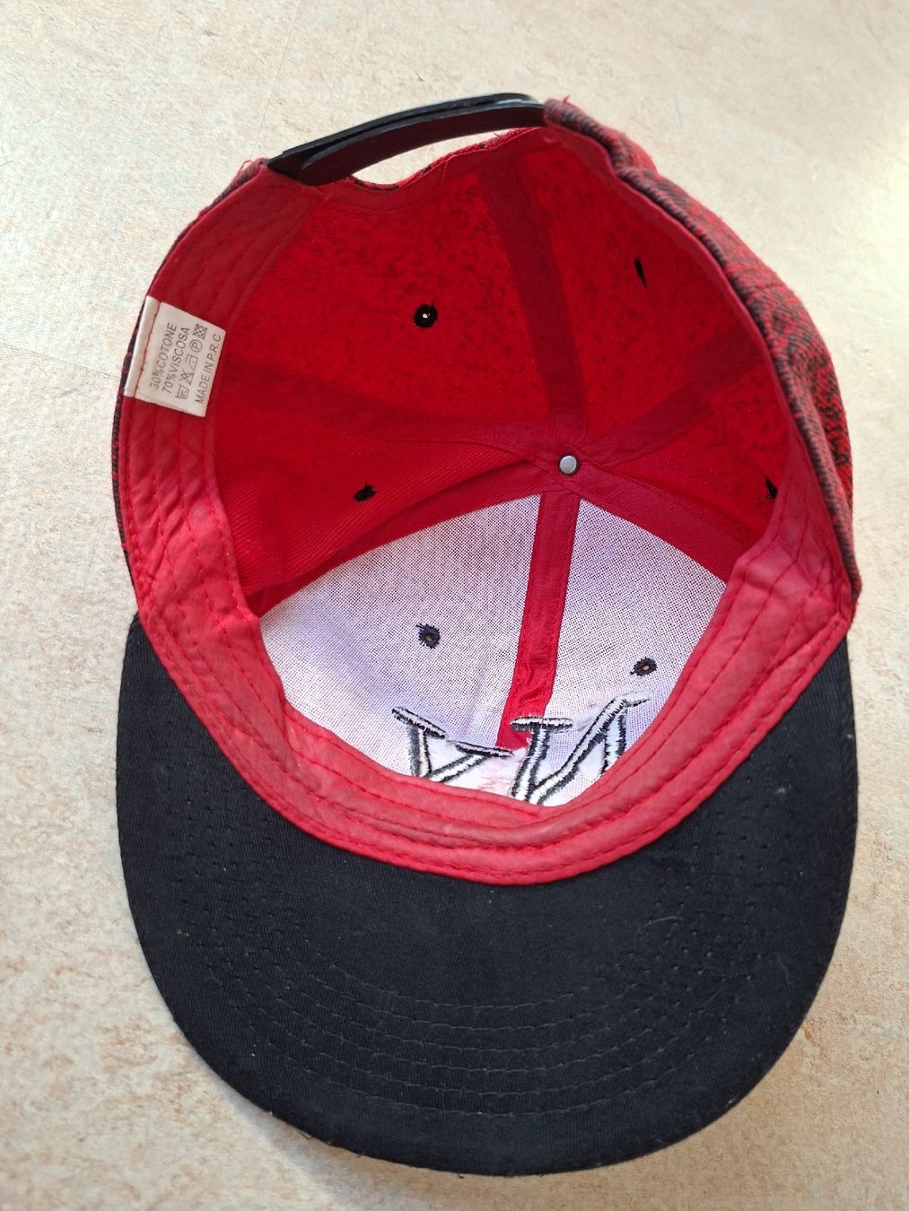 Copricapi, berretti & cappellini: 🔥 Coole NY Cap - rot – Usato da Klingnau venduto da vollmond36 4