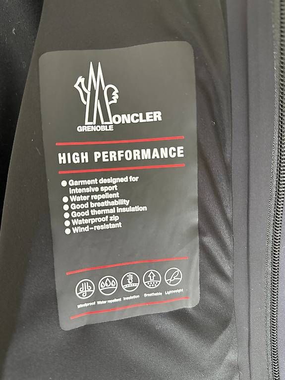 Giacche: Moncler Grenoble Skijacke XL  High Performance Shell – Usato da Bremgarten AG venduto da Armada 4
