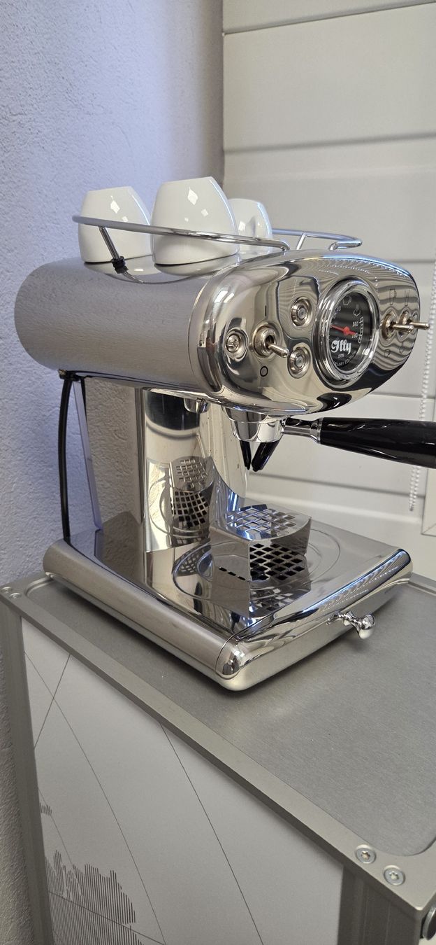 Illy Machines à café & Machines à expresso: Machine à café Illy – D'occasion à Cernier / par car_5rm5 2