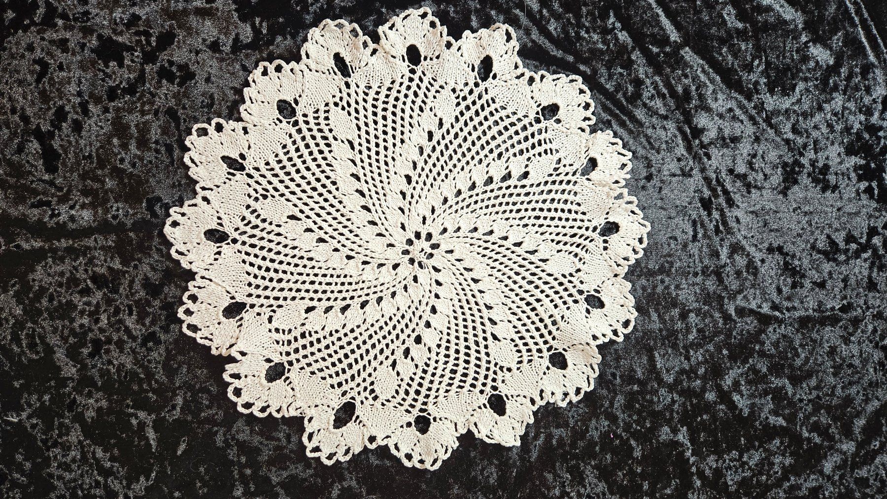 Altra biancheria da tavola: Spitzendeckchen gestrickt Spitzen Deckeli 40cm Weiss – Nuovo (secondo la descrizione) da Gossau ZH venduto da LeoniesDeko 5