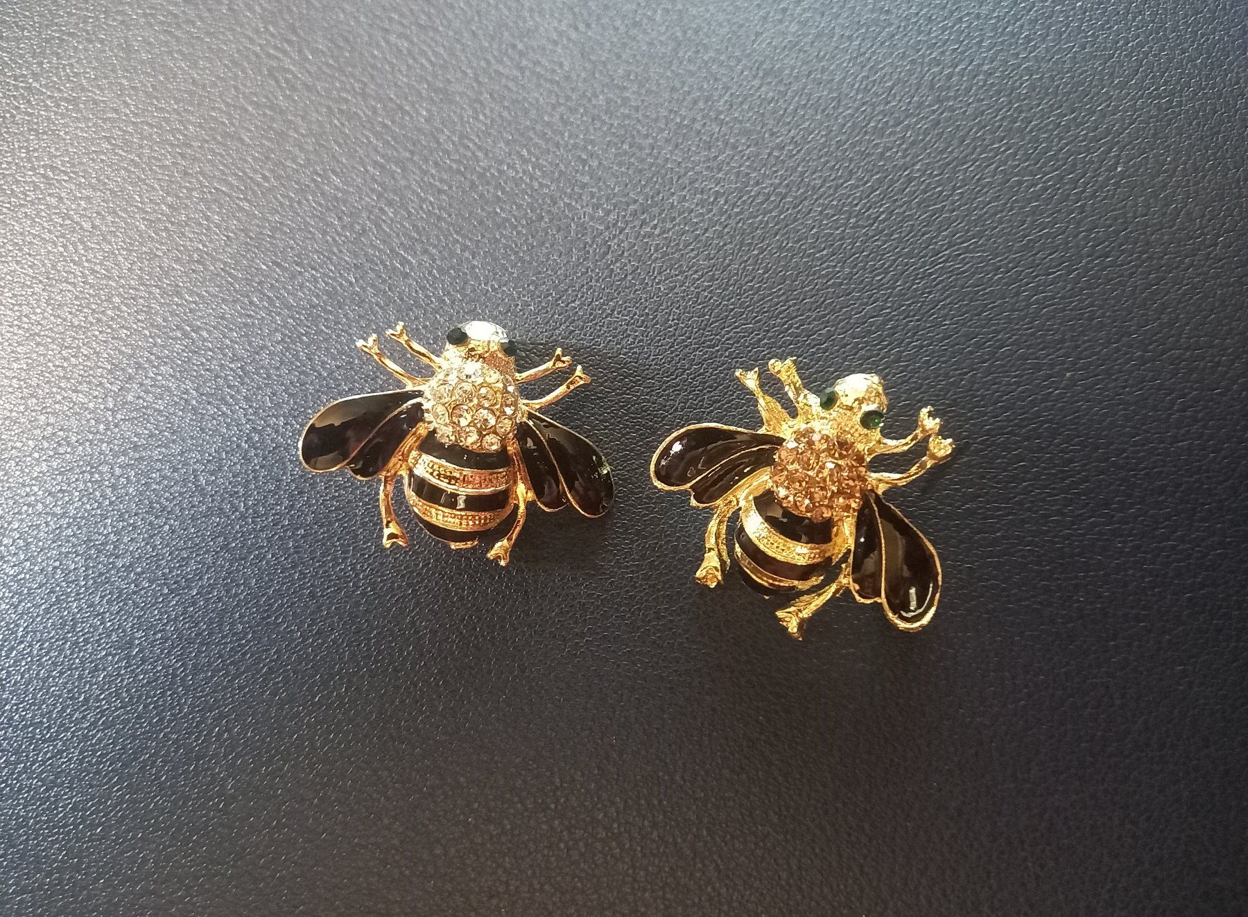 Broschen & Nadeln: 5x Brosche Biene aus Strass - Broche abeille en strass – Neu und originalverpackt aus Bussigny von NATURALO