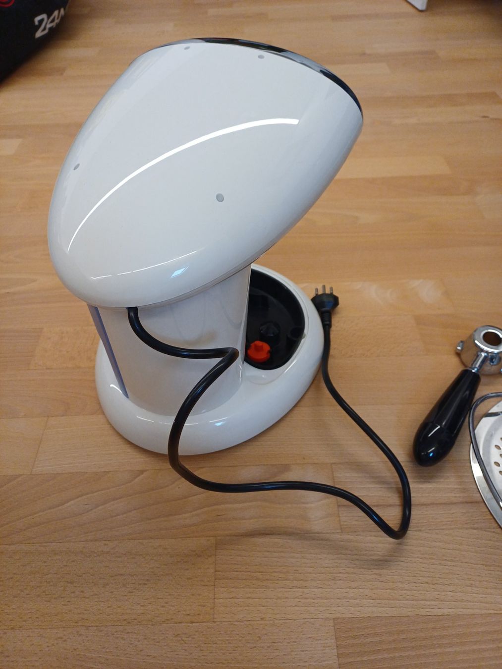 Amici Kaffeemaschinen & Espressomaschinen: Amici Iperespresso Kapsel Kaffeemaschine – Gebraucht aus Oberegg von jan_zq6j 1