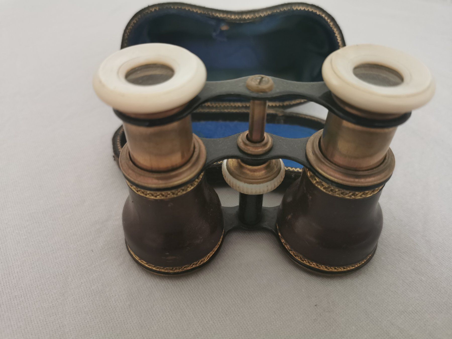 Binocoli: Antikes Opernglas / Fernglas mit Etui – Usato da Gunzgen venduto da 0Aurin0 4