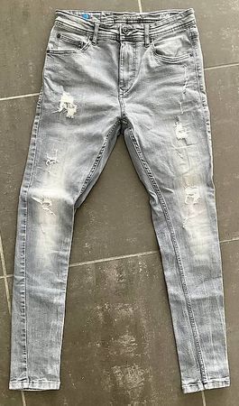 Jeans grigi strappati uomo taglia 28/30, usati, perfetti.