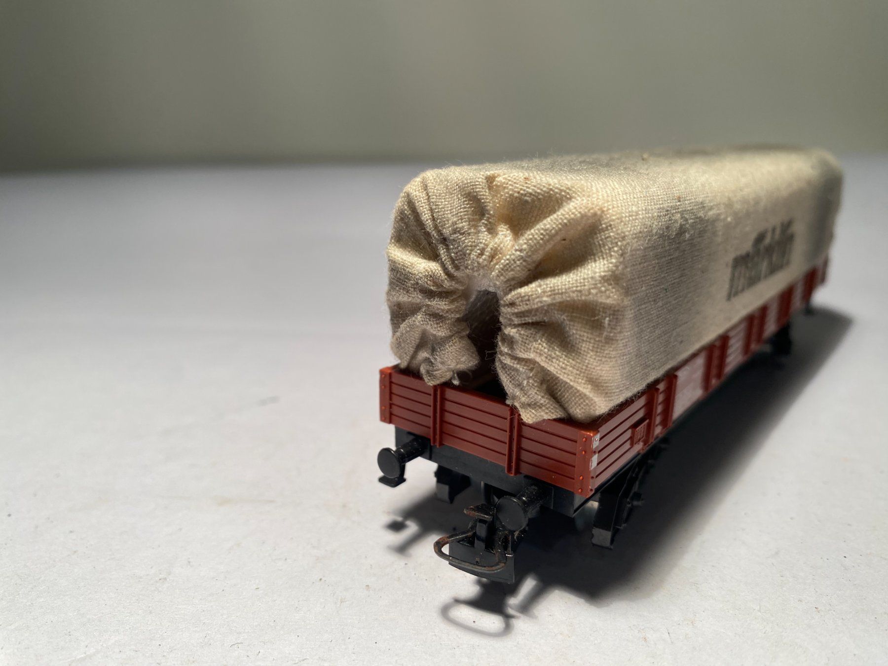 Märklin Modelleisenbahnen: Märklin Planenwagen "MÄRKLIN" DB, AC-Achsen – Gebraucht aus Buchrain von Modellbahn11 4