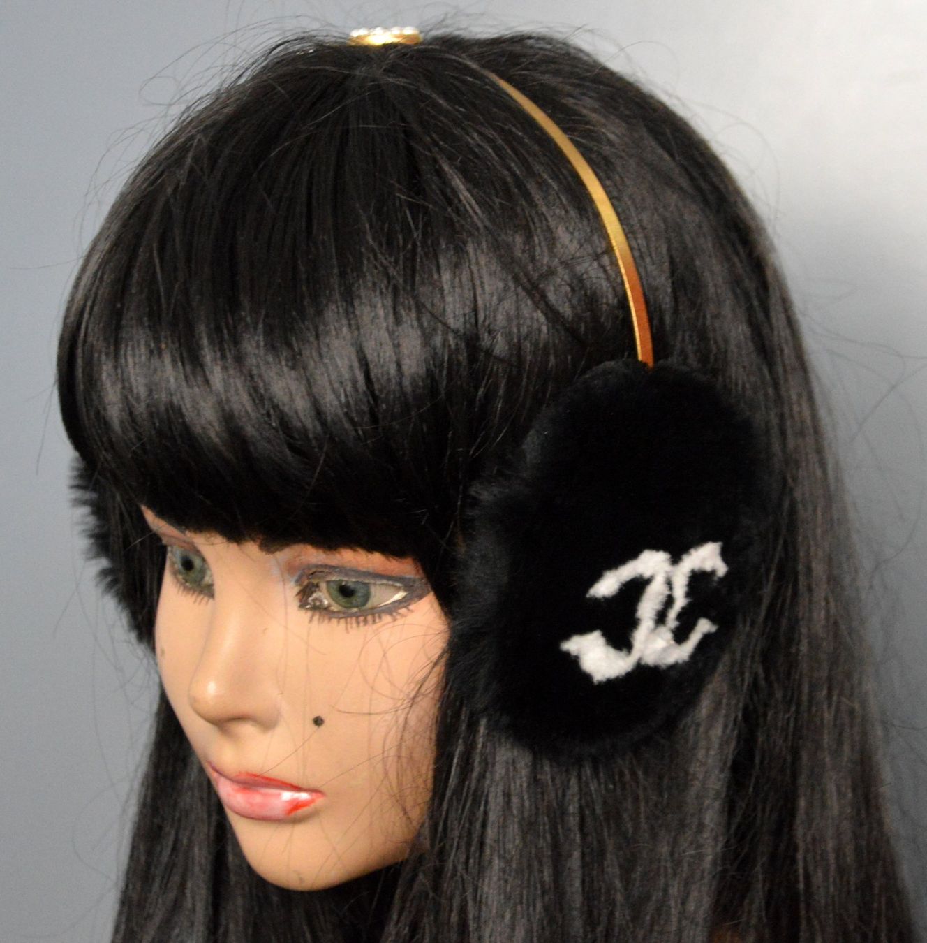 Chanel Copricapi, berretti & cappellini: Chanel Ohrenschützer / Cache-oreilles – Usato da Collonges venduto da Auganien 2