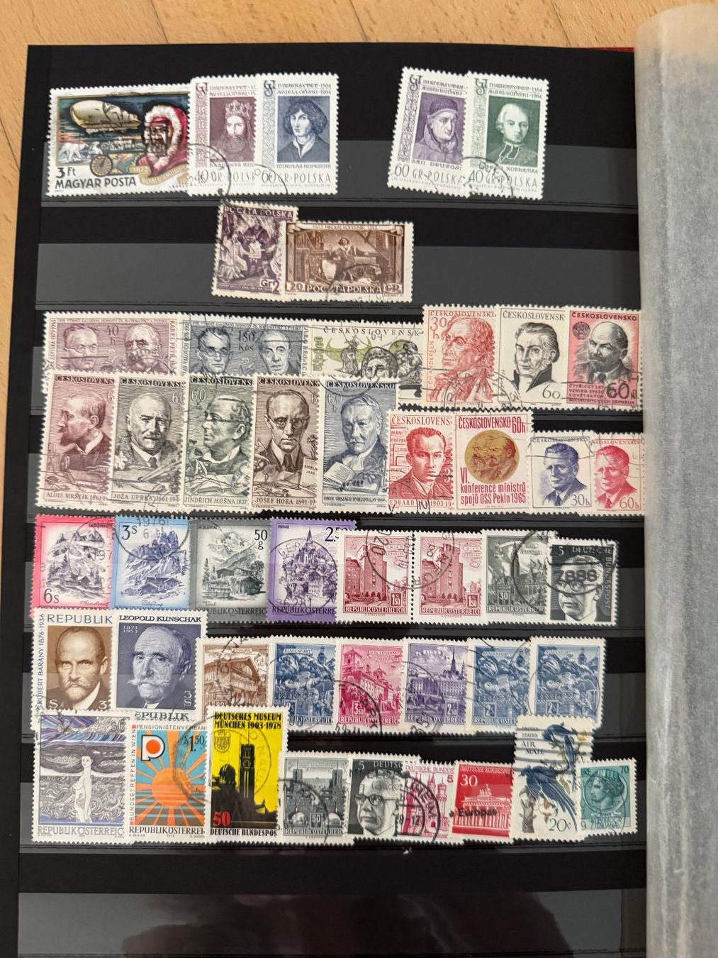 Tous les timbres: Briefmarkenalbum – D'occasion à Zürich par Hawaii22 4