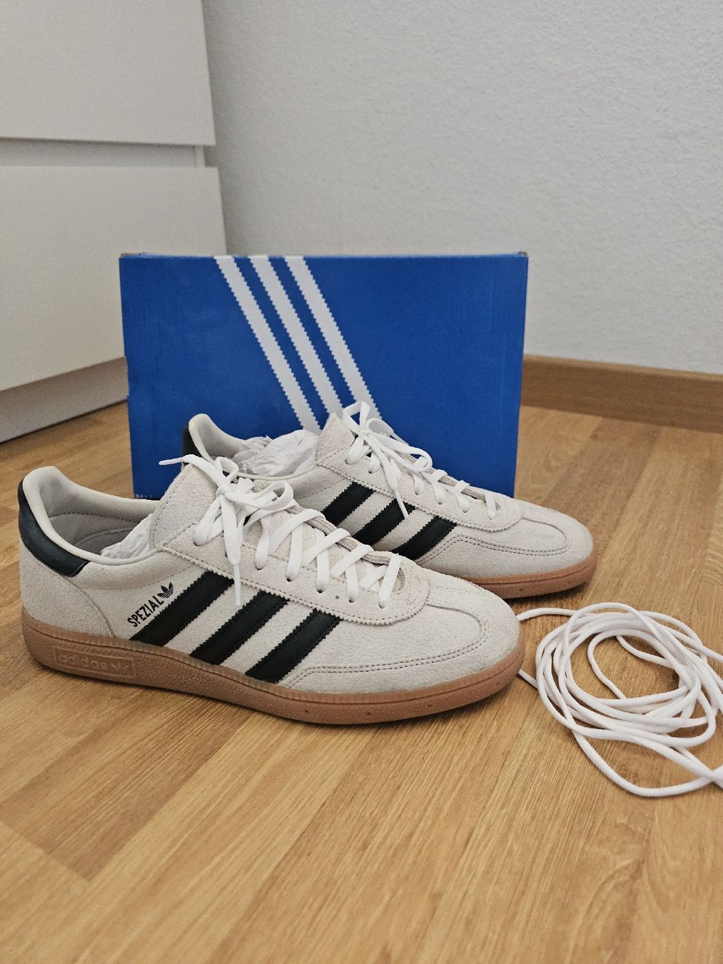 Adidas Herrenschuhe: Adidas Handball Spezial – Neu (gemäss Beschreibung) aus Belp von fabiocardoso