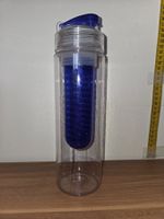 Coole Sommer-Trinkflasche mit Frucht-Einsatz fabrikneu