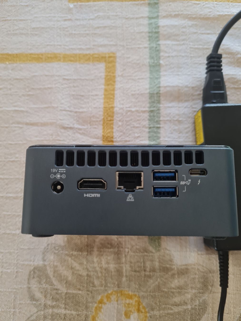 Intel PC: Intel NUC8i3BEH2 avec Win 11 – Usato da Fribourg venduto da Tolkien 1
