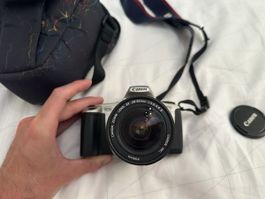 Canon EOS Analoge Spiegelreflexkamera + 28-80mm Objektiv