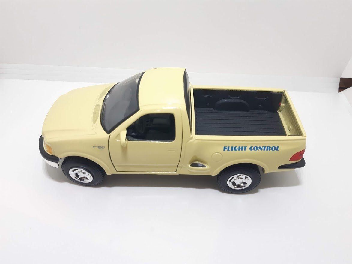Maisto Kit di modellismo & Modellini statici: 1:24 Ford F150 Maisto Flight Control – Usato da Cugnasco venduto da AndyAlfa 2